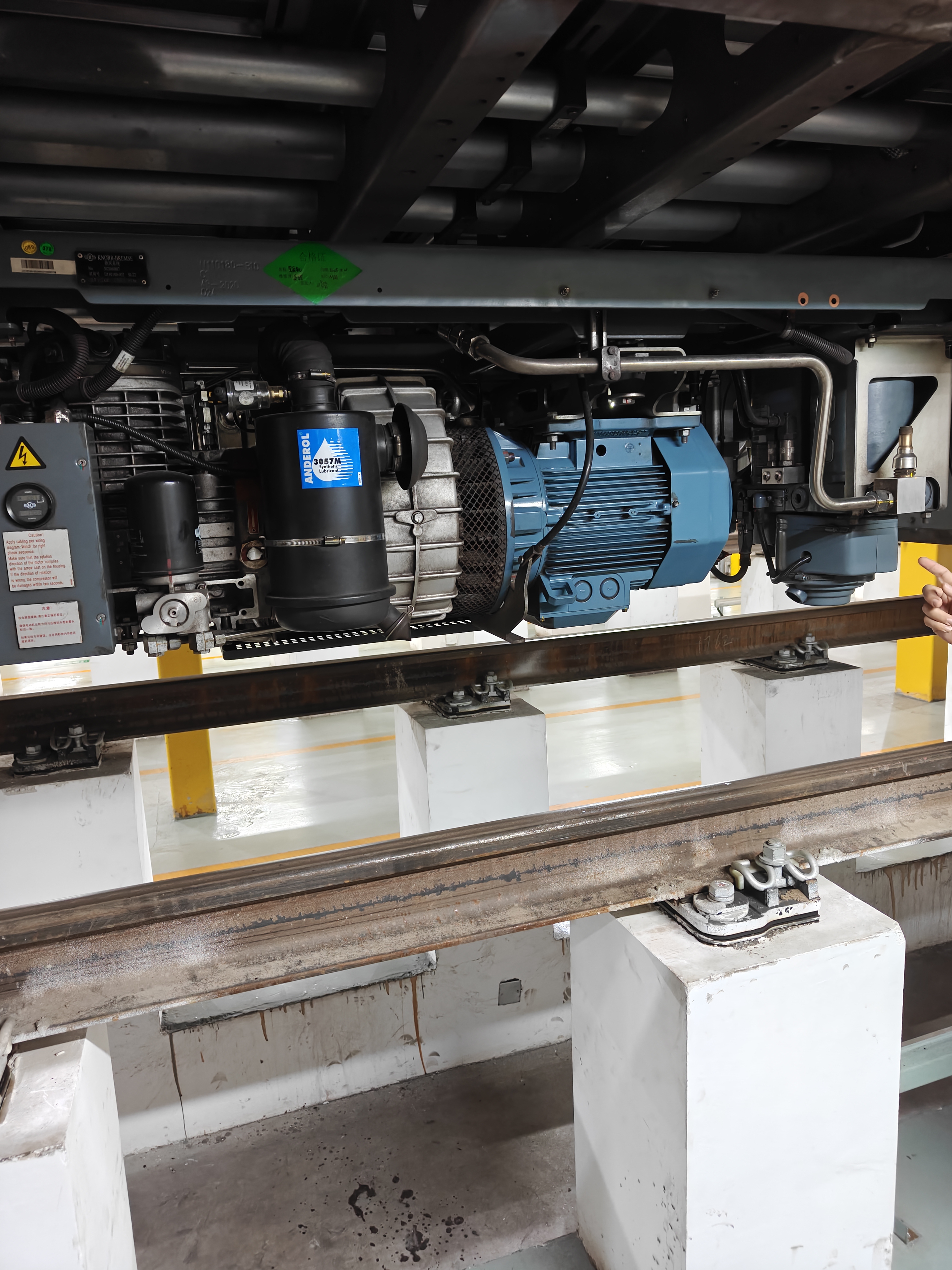 露點儀在地鐵軌道測試現(xiàn)場 露點儀在地鐵軌道測試現(xiàn)場